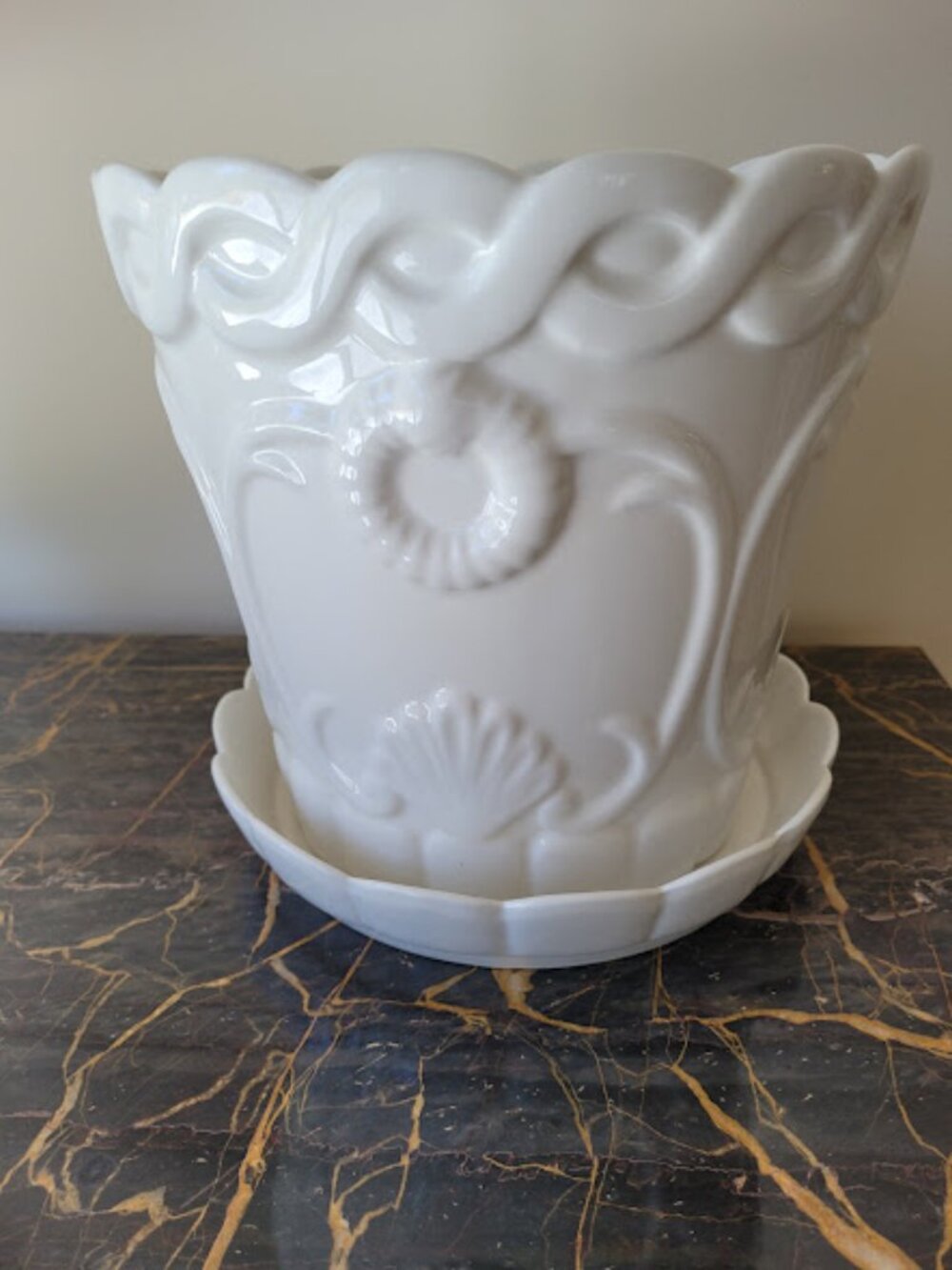 Ceramic Planter with separate scalloped dish
